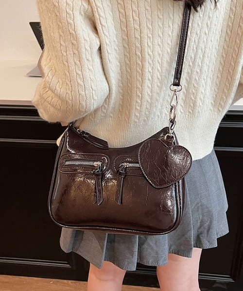 boemy(ボエミー)の「2WAY ハートチャーム ショルダーバッグ(ショルダーバッグ・レディース・ブラック/ブラウン/レッド/オフホワイト/キャメル・FREE)」の22枚目の写真