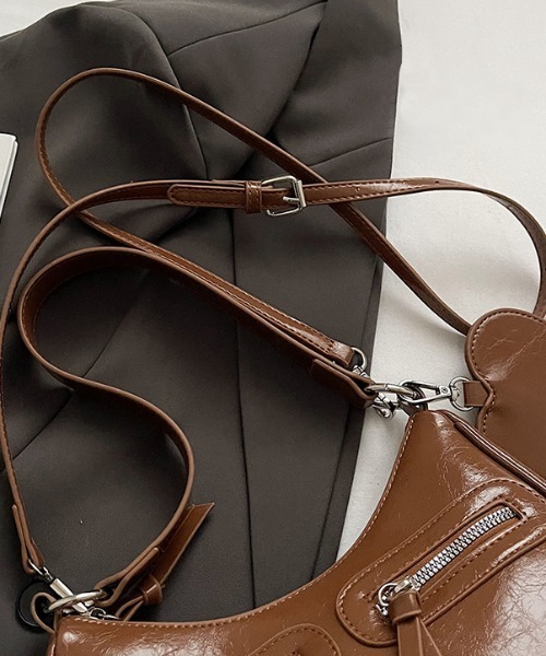 boemy(ボエミー)の「2WAY ハートチャーム ショルダーバッグ(ショルダーバッグ・レディース・ブラック/ブラウン/レッド/オフホワイト/キャメル・FREE)」の11枚目の写真