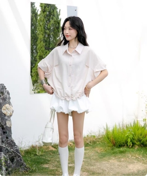 I.O.E（アイオイ）の「[韓国ファッション] エアリータッチ オーバーシャツ（シャツ/ブラウス・レディース・ホワイト/ブラック/ピンク/ブルー・FREE）」の10枚目の写真