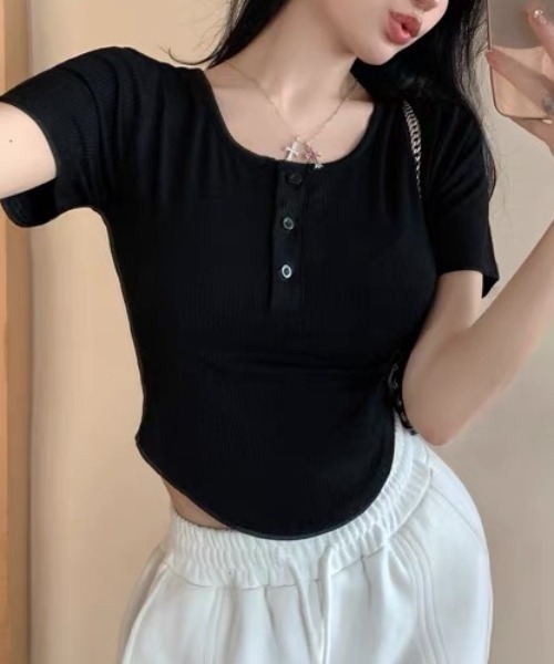 ampm(エーエムピーエム)の「ヘンリーネック リブショートトップス(Tシャツ/カットソー・レディース・グレー/ホワイト/ブラック・FREE)」の4枚目の写真