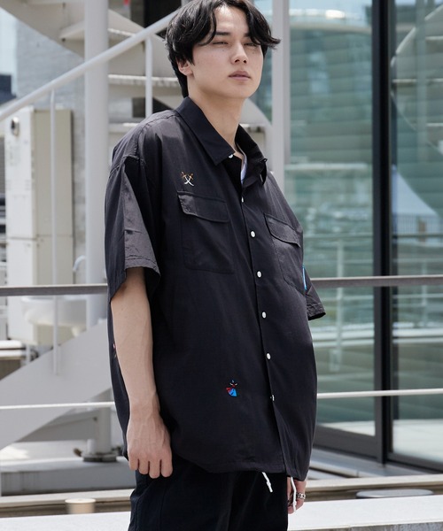 Liberaiders(リベレイダース)の「Liberaiders/リベレイダース COTTON RAYON S/S SHIRT コットン レーヨン 半袖シャツ 刺繍デザイン 裾ドロスト 吸水速乾 メンズ 2026年 夏 夏服(シャツ/ブラウス・メンズ・ブラック・M/L/XL)」の19枚目の写真
