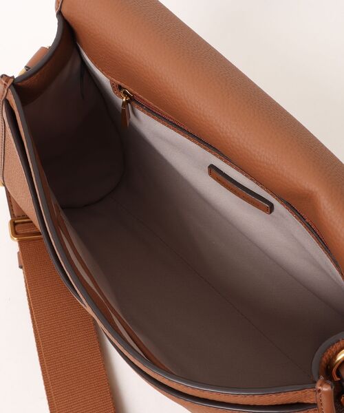 MICHAEL KORS(マイケルコース)の「HOLMES ぺブルレザー コンバーチブル クロスボディバッグ ミディアム(ショルダーバッグ・レディース・ブラウン系・FREE)」の7枚目の写真