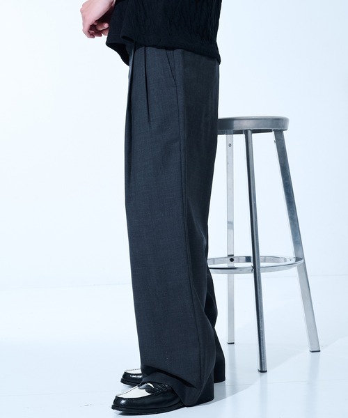 marka(マーカ)の「CONZ別注 DOUBLE PLEATED WIDE TROUSERS/ワイドパンツ/抗菌・防臭性/オールシーズン/marka(スラックス・メンズ・ライトグレー/グレー/ストライプ・1/3/2)」の3枚目の写真
