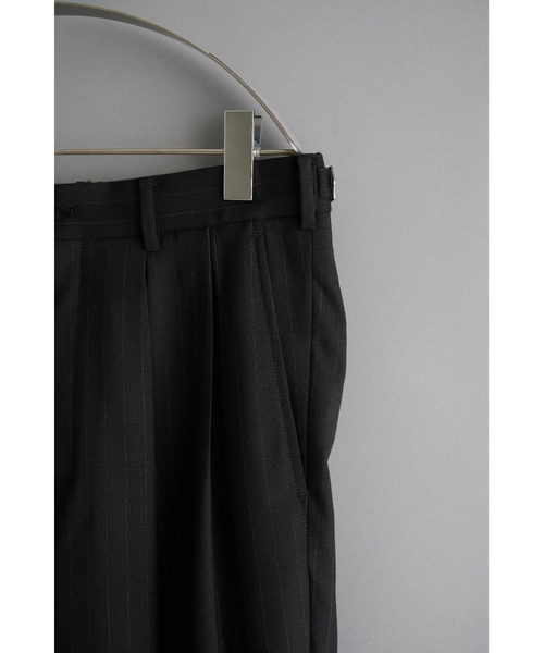 marka(マーカ)の「CONZ別注 DOUBLE PLEATED WIDE TROUSERS/ワイドパンツ/抗菌・防臭性/オールシーズン/marka(スラックス・メンズ・ライトグレー/グレー/ストライプ・1/3/2)」の15枚目の写真
