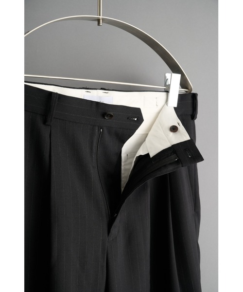 marka(マーカ)の「CONZ別注 DOUBLE PLEATED WIDE TROUSERS/ワイドパンツ/抗菌・防臭性/オールシーズン/marka(スラックス・メンズ・ライトグレー/グレー/ストライプ・1/3/2)」の17枚目の写真