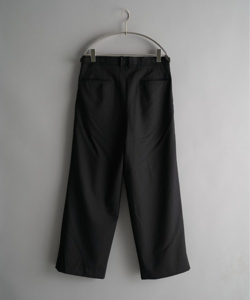 marka(マーカ)の「CONZ別注 DOUBLE PLEATED WIDE TROUSERS/ワイドパンツ/抗菌・防臭性/オールシーズン/marka(スラックス・メンズ・ライトグレー/グレー/ストライプ・1/3/2)」の12枚目の写真