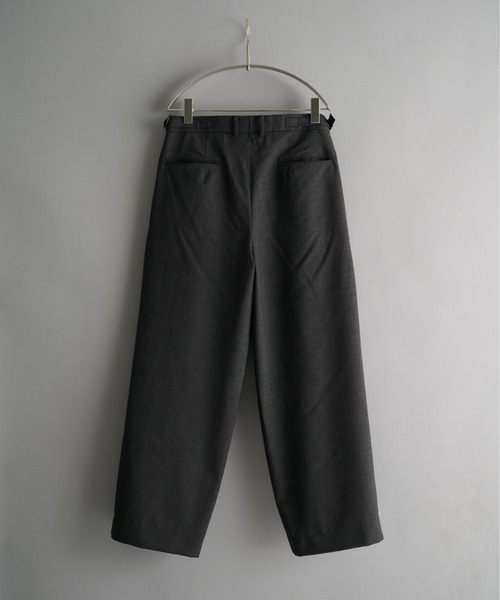marka(マーカ)の「CONZ別注 DOUBLE PLEATED WIDE TROUSERS/ワイドパンツ/抗菌・防臭性/オールシーズン/marka(スラックス・メンズ・ライトグレー/グレー/ストライプ・1/3/2)」の20枚目の写真