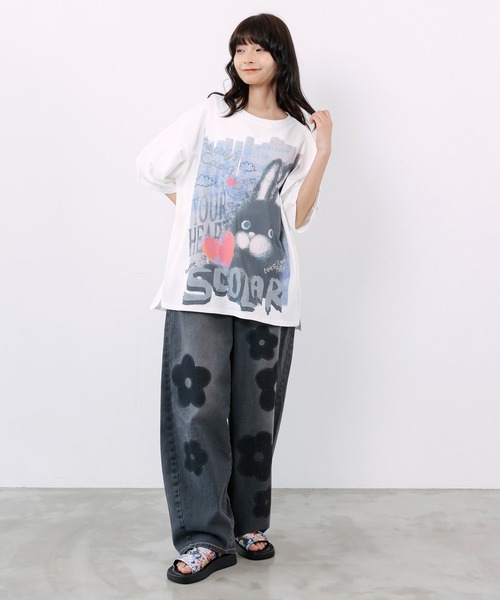 ScoLar(スカラー)の「162682:フラワー柄 ブリーチ加工デニムパンツ(デニムパンツ・レディース・ブルー/ブラック・M)」の3枚目の写真