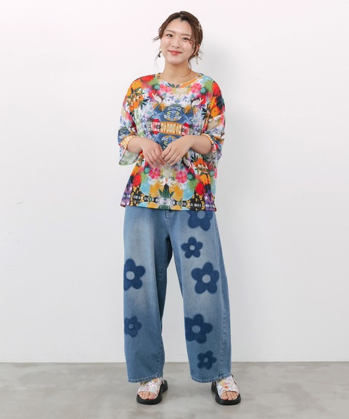 ScoLar(スカラー)の「162682:フラワー柄 ブリーチ加工デニムパンツ(デニムパンツ・レディース・ブルー/ブラック・M)」の15枚目の写真