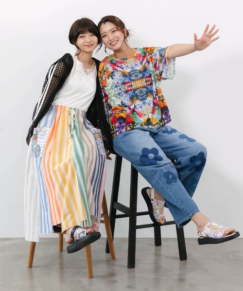 ScoLar(スカラー)の「162682:フラワー柄 ブリーチ加工デニムパンツ(デニムパンツ・レディース・ブルー/ブラック・M)」の16枚目の写真