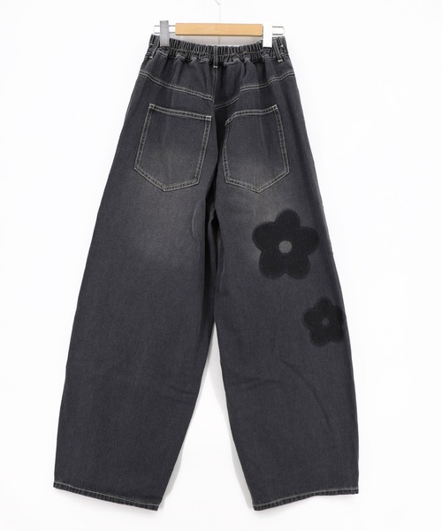 ScoLar(スカラー)の「162682:フラワー柄 ブリーチ加工デニムパンツ(デニムパンツ・レディース・ブルー/ブラック・M)」の18枚目の写真