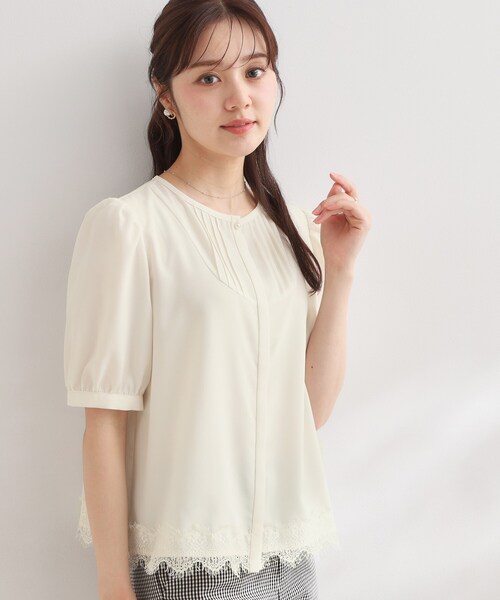 couture brooch(クチュールブローチ)の「【洗える】ピンタック 裾レース ブラウス(シャツ/ブラウス・レディース・ダークブラウン/オフホワイト/ブルー系4・36/38/40/42)」の1枚目の写真