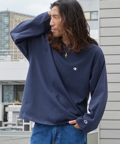 Champion（チャンピオン）の「Champion/チャンピオン LONG SLEEVE T-SHIRT ロングスリーブTシャツ 胸元ロゴ 袖ロゴ ワンポイント USAコットン ルーズシルエット ロンT 長袖 クルーネック シンプル ベーシック 2026年秋冬 秋服 冬服（Tシャツ/カットソー・メンズ・ホワイト/ブラック/ネイビー/グレー・M/L）」の4枚目の写真