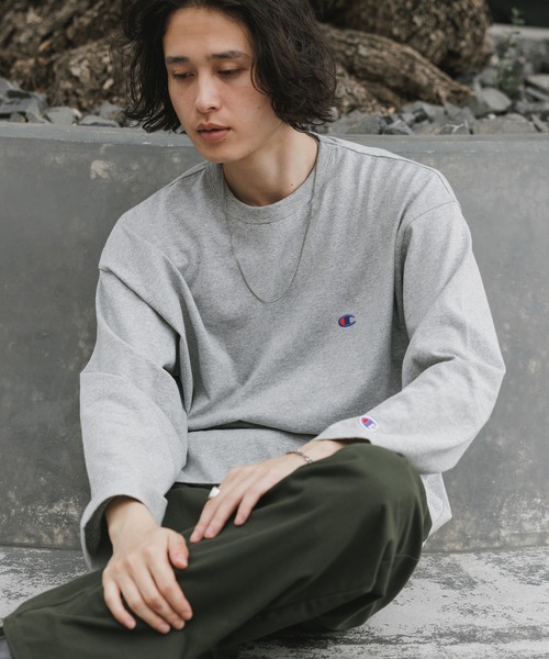 Champion（チャンピオン）の「Champion/チャンピオン LONG SLEEVE T-SHIRT ロングスリーブTシャツ 胸元ロゴ 袖ロゴ ワンポイント USAコットン ルーズシルエット ロンT 長袖 クルーネック シンプル ベーシック 2026年秋冬 秋服 冬服（Tシャツ/カットソー・メンズ・ホワイト/ブラック/ネイビー/グレー・M/L）」の3枚目の写真