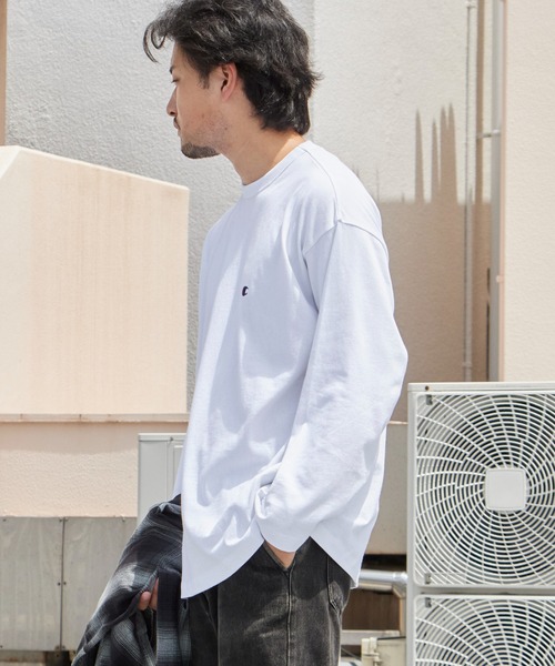 Champion（チャンピオン）の「Champion/チャンピオン LONG SLEEVE T-SHIRT ロングスリーブTシャツ 胸元ロゴ 袖ロゴ ワンポイント USAコットン ルーズシルエット ロンT 長袖 クルーネック シンプル ベーシック 2026年秋冬 秋服 冬服（Tシャツ/カットソー・メンズ・ホワイト/ブラック/ネイビー/グレー・M/L）」の8枚目の写真