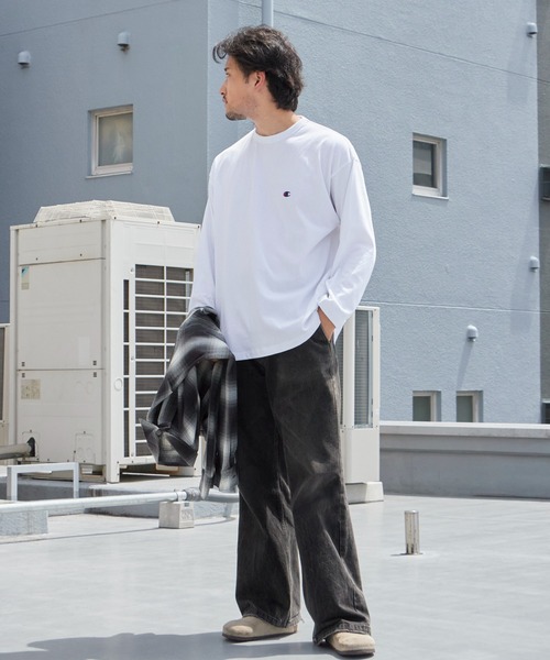 Champion（チャンピオン）の「Champion/チャンピオン LONG SLEEVE T-SHIRT ロングスリーブTシャツ 胸元ロゴ 袖ロゴ ワンポイント USAコットン ルーズシルエット ロンT 長袖 クルーネック シンプル ベーシック 2026年秋冬 秋服 冬服（Tシャツ/カットソー・メンズ・ホワイト/ブラック/ネイビー/グレー・M/L）」の7枚目の写真
