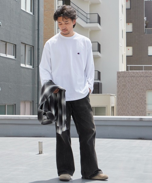Champion（チャンピオン）の「Champion/チャンピオン LONG SLEEVE T-SHIRT ロングスリーブTシャツ 胸元ロゴ 袖ロゴ ワンポイント USAコットン ルーズシルエット ロンT 長袖 クルーネック シンプル ベーシック 2026年秋冬 秋服 冬服（Tシャツ/カットソー・メンズ・ホワイト/ブラック/ネイビー/グレー・M/L）」の6枚目の写真