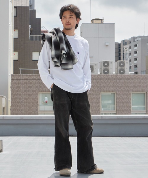 Champion（チャンピオン）の「Champion/チャンピオン LONG SLEEVE T-SHIRT ロングスリーブTシャツ 胸元ロゴ 袖ロゴ ワンポイント USAコットン ルーズシルエット ロンT 長袖 クルーネック シンプル ベーシック 2026年秋冬 秋服 冬服（Tシャツ/カットソー・メンズ・ホワイト/ブラック/ネイビー/グレー・M/L）」の5枚目の写真