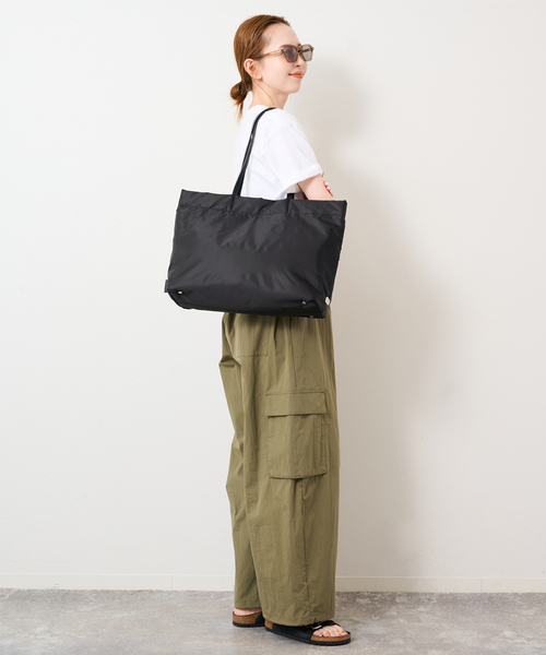 OUTDOOR PRODUCTS（アウトドアプロダクツ）の「OUTDOOR/アウトドア SLOBE別注 ナイロントートバッグ（トートバッグ・レディース・ブラック/ボルドー・FREE）」の6枚目の写真
