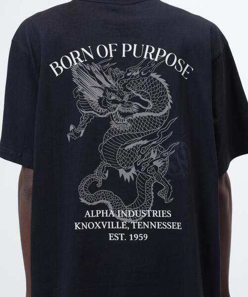 Alpha Industries(アルファインダストリーズ)の「Alpha Industries/アルファ インダストリーズ/ESSENTIAL RELAXED FIT TEE (DRAGON)/エッセンシャル リラックスフィットTシャツ ドラゴン(Tシャツ/カットソー・メンズ・ホワイト/ブラック・S/M/L/XL)」の9枚目の写真