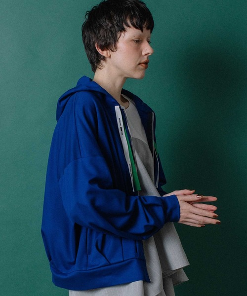 MARECHAL TERRE(マルシャルテル)の「【UVカット】タックフーディー(パーカー・レディース・ネイビー/ブルー/モカ/ブラック・MEDIUM)」の4枚目の写真