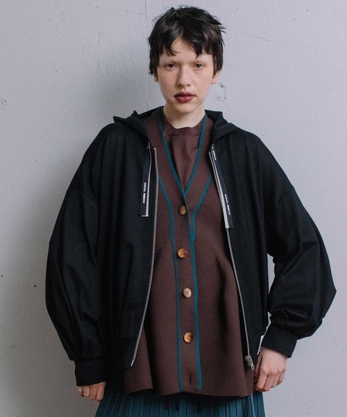 MARECHAL TERRE(マルシャルテル)の「【UVカット】タックフーディー(パーカー・レディース・ネイビー/ブルー/モカ/ブラック・MEDIUM)」の2枚目の写真