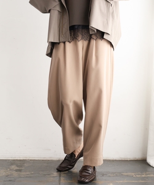 MICHEL KLEIN（ミッシェル・クラン）の「[2WAY]ピーチタッチワイドパンツ（その他パンツ・レディース・サンドベージュ/チャコールグレー・38）」の8枚目の写真