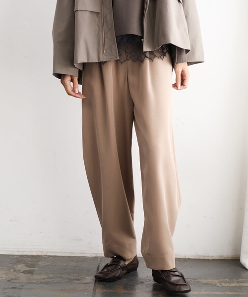 MICHEL KLEIN（ミッシェル・クラン）の「[2WAY]ピーチタッチワイドパンツ（その他パンツ・レディース・サンドベージュ/チャコールグレー・38）」の7枚目の写真