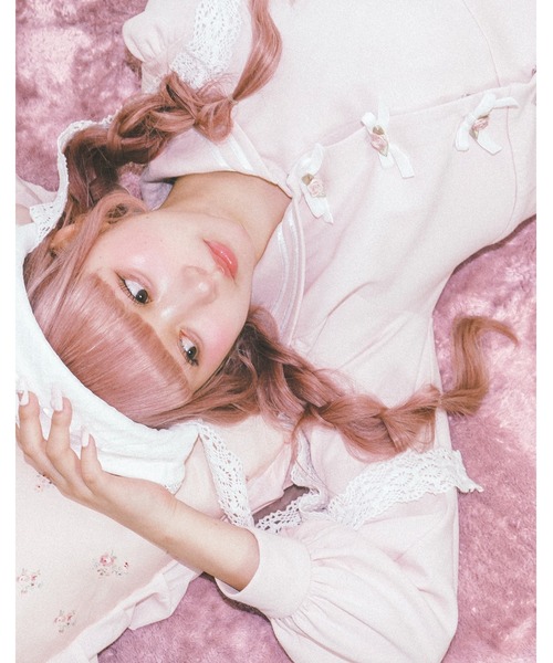Fiorforte(フィオルフォルテ)の「sailor petit rose sweat(ブルゾン・レディース・ホワイト/ピンク・FREE)」の3枚目の写真