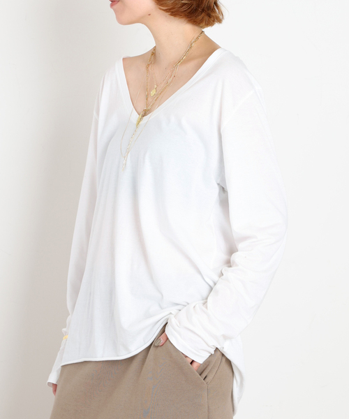 AP STUDIO(エーピーストゥディオ)の「Low-necked T-sh(Tシャツ/カットソー・レディース・ブラック/ホワイト・FREE)」の3枚目の写真