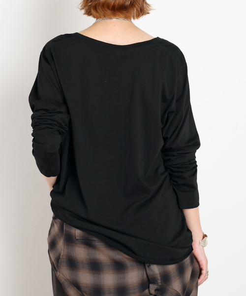 AP STUDIO(エーピーストゥディオ)の「Low-necked T-sh(Tシャツ/カットソー・レディース・ブラック/ホワイト・FREE)」の8枚目の写真