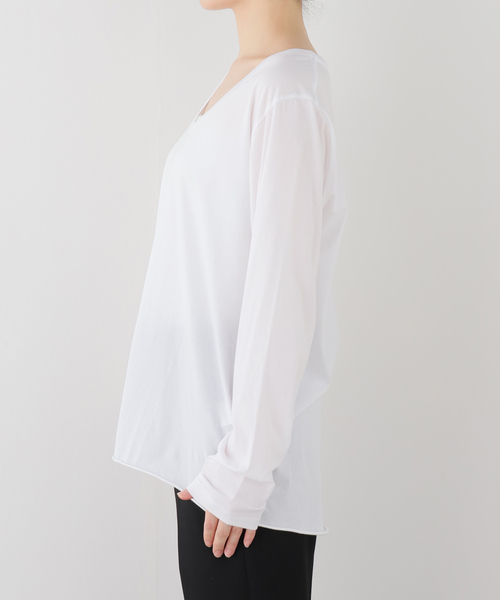 AP STUDIO(エーピーストゥディオ)の「Low-necked T-sh(Tシャツ/カットソー・レディース・ブラック/ホワイト・FREE)」の20枚目の写真