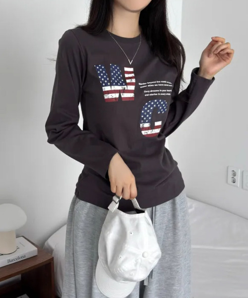 VIVID LADY（ビビッドレディー）の「アメリカンロゴプリント ロングスリーブTシャツ（Tシャツ/カットソー・レディース・ホワイト/ブラック/チャコールグレー・FREE）」の9枚目の写真