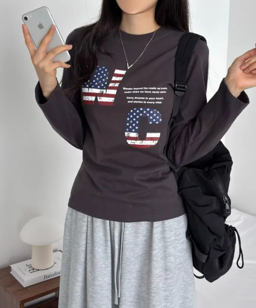 VIVID LADY（ビビッドレディー）の「アメリカンロゴプリント ロングスリーブTシャツ（Tシャツ/カットソー・レディース・ホワイト/ブラック/チャコールグレー・FREE）」の8枚目の写真