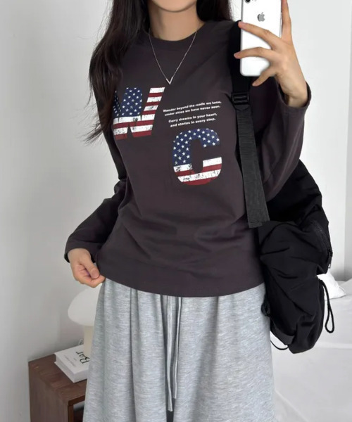VIVID LADY（ビビッドレディー）の「アメリカンロゴプリント ロングスリーブTシャツ（Tシャツ/カットソー・レディース・ホワイト/ブラック/チャコールグレー・FREE）」の6枚目の写真