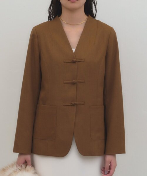 LOUNGEDRESS(ラウンジドレス)の「チャイナジャケット 秋服(ノーカラージャケット・レディース・キャメル/グレー・FREE)」の2枚目の写真