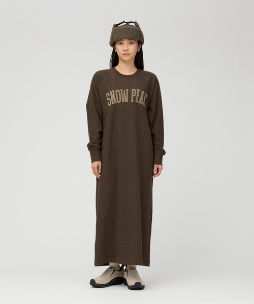 Snow Peak(スノーピーク)の「Snow Peak / Urake Varsity Print Dress 裏毛バーシティプリントワンピース(ワンピース・レディース・ダークブラウン/チャコール/ライトグレー・2/1/3)」の1枚目の写真
