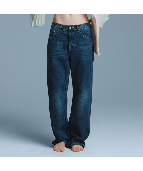 URAGO(ユラーゴ)の「ウォッシュドダーツカーブジーンズ_ダークブルー(デニムパンツ・レディース・ブルー・SMALL/MEDIUM/LARGE)」の1枚目の写真