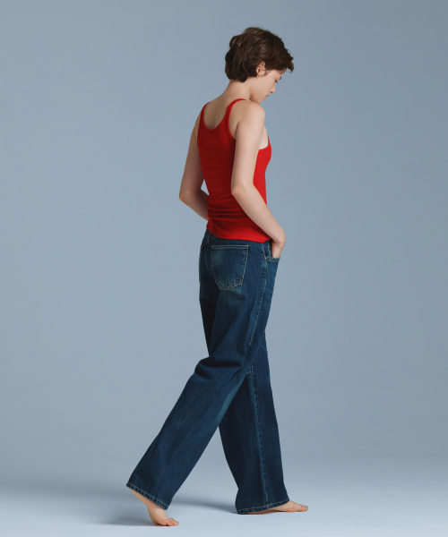 URAGO(ユラーゴ)の「ウォッシュドダーツカーブジーンズ_ダークブルー(デニムパンツ・レディース・ブルー・SMALL/MEDIUM/LARGE)」の5枚目の写真