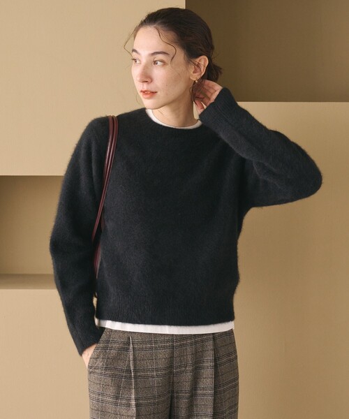 BEAUTY&YOUTH UNITED ARROWS(ビューティーアンドユースユナイテッドアローズ)の「フォックスカシミヤブレンド クルーネック ニットプルオーバー(ニット/セーター・レディース・ダークブラウン/ナチュラル/ブラック/レッド・FREE)」の9枚目の写真