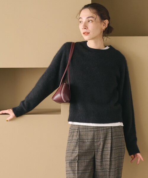 BEAUTY&YOUTH UNITED ARROWS(ビューティーアンドユースユナイテッドアローズ)の「フォックスカシミヤブレンド クルーネック ニットプルオーバー(ニット/セーター・レディース・ダークブラウン/ナチュラル/ブラック/レッド・FREE)」の10枚目の写真