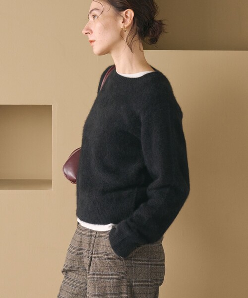 BEAUTY&YOUTH UNITED ARROWS(ビューティーアンドユースユナイテッドアローズ)の「フォックスカシミヤブレンド クルーネック ニットプルオーバー(ニット/セーター・レディース・ダークブラウン/ナチュラル/ブラック/レッド・FREE)」の11枚目の写真
