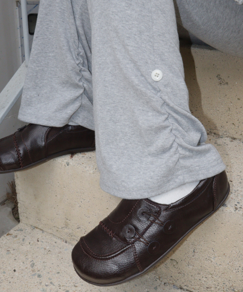 RONRON（ロンロン）の「SHIRRING BUTTON BOOTCUT PANTS GREY（その他パンツ・レディース・その他・FREE）」の3枚目の写真