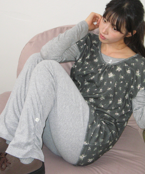 RONRON（ロンロン）の「SHIRRING BUTTON BOOTCUT PANTS GREY（その他パンツ・レディース・その他・FREE）」の6枚目の写真