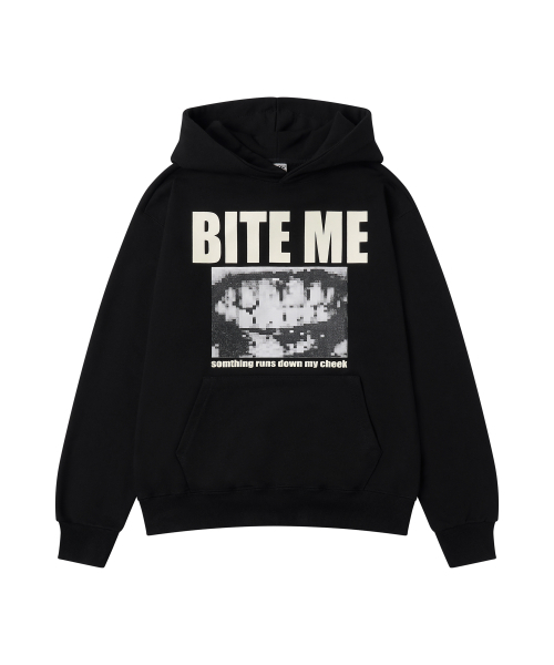 AMOU(アモウ)の「BITE ME フーディー ブラック(パーカー・メンズ・その他・1/2)」の3枚目の写真