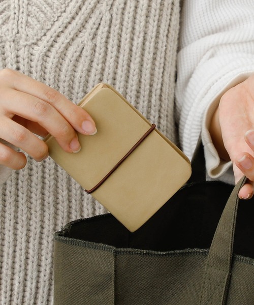 HIGHTIDE（ハイタイド）の「Pavot パヴォ カードホルダー カードケース じゃばら 二つ折り（カードケース・レディース・グレー/ターコイズブルー/ベージュ/ネイビー/パープル/ブラウン/レッド/ピンク/ブラック/カーキ/グリーン/ライトグレー/ブルー/ピンク系その他/ラベンダー/イエロー・FREE）」の5枚目の写真