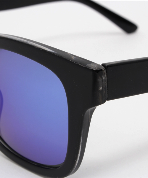 VENCEEXCHANGE（ヴァンスエクスチェンジ）の「カラーサングラス       （サングラス・メンズ・レッド/イエロー/ブルー・FREE）」の7枚目の写真