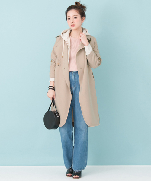 URBAN RESEARCH（アーバンリサーチ）の「UR コクーンドレープトレンチコート（トレンチコート・レディース・ベージュ/ネイビー/カーキ・FREE）」の21枚目の写真