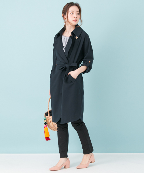 URBAN RESEARCH（アーバンリサーチ）の「UR コクーンドレープトレンチコート（トレンチコート・レディース・ベージュ/ネイビー/カーキ・FREE）」の14枚目の写真