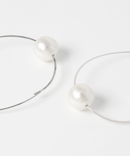anq.(アンク)の「「anq.」コットンパール ピアス(ピアス(両耳用)・レディース・ホワイト・ONE SIZE)」の2枚目の写真
